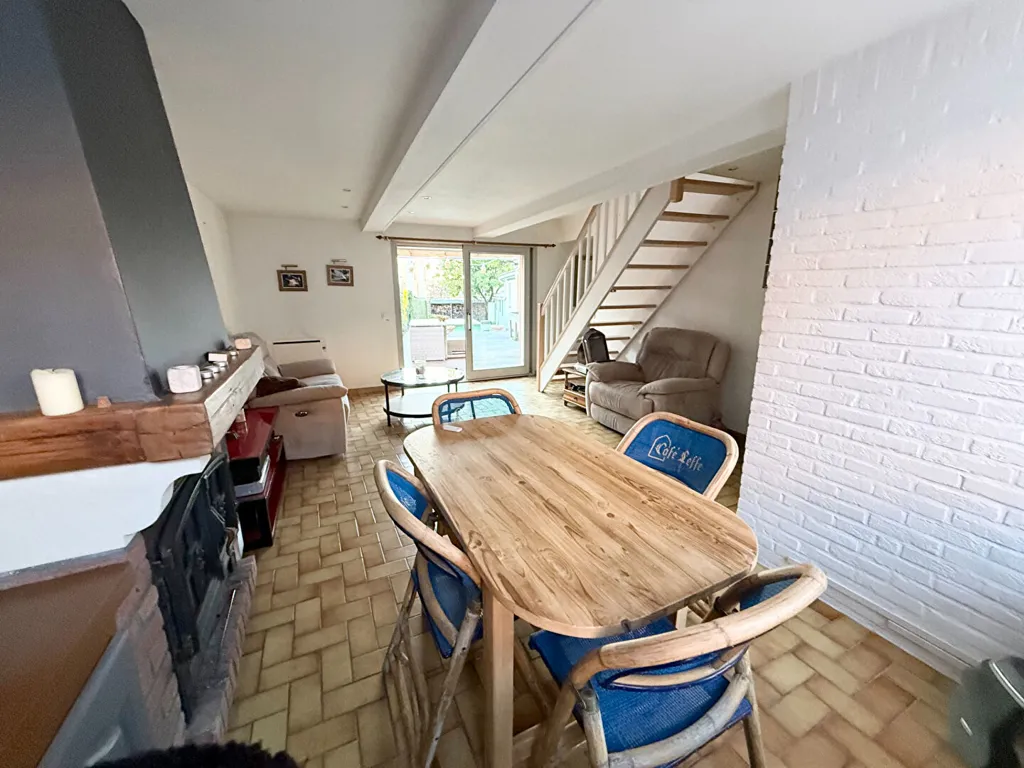 Söögituba - Semi-Detached House with Garden in Blanc Four Centre