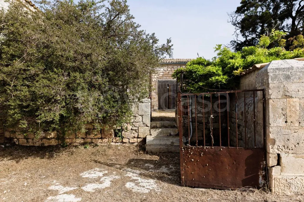 Jardin - Historic Tenement with Pool in Modica