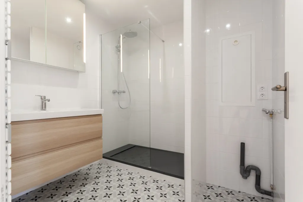 Vannitoad - 3-Bedroom Apartment with Impressive View in Courbevoie
