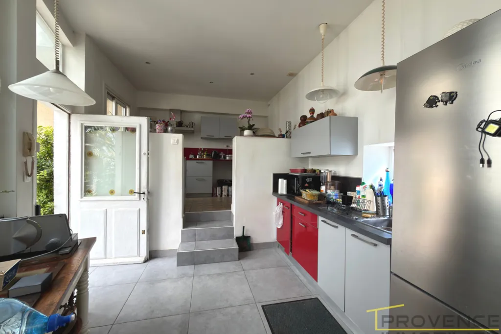Cuisine - Maison de 9 Pièces avec Piscine à Montélimar