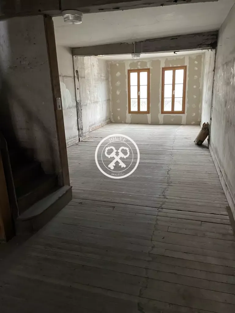 Rooms - Commercial Building with Courtyard in Troyes Centre