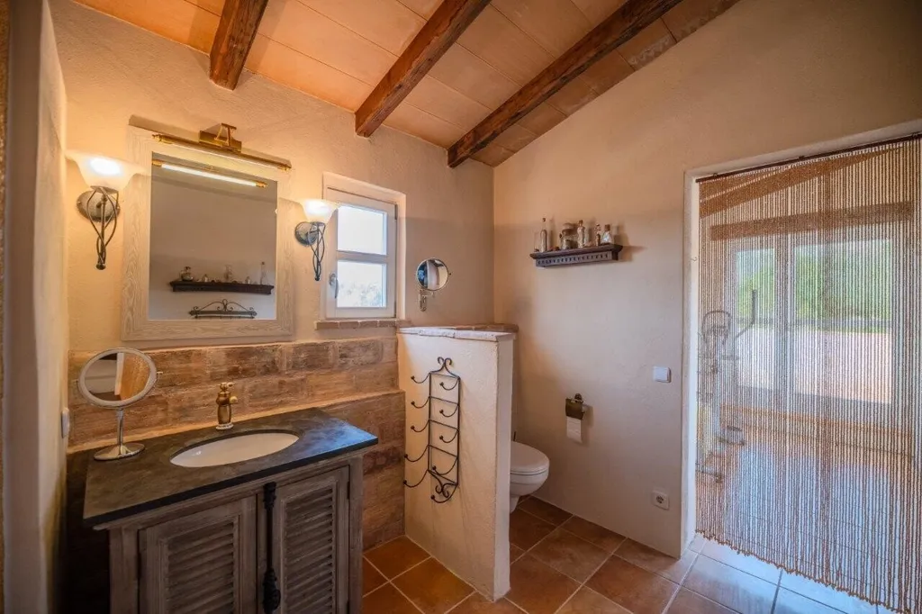 Vannitoad - Rustic Finca with Panoramic Views in Manacor
