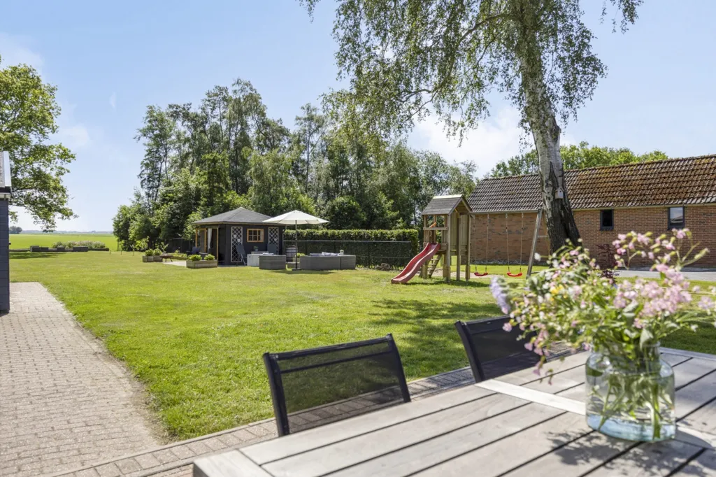 Jardin - Modernised House with Canal View in Bergentheim