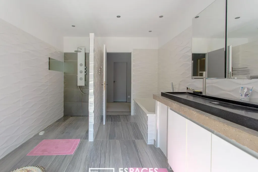 Bagni - Contemporary House with Pool near Beaucaire