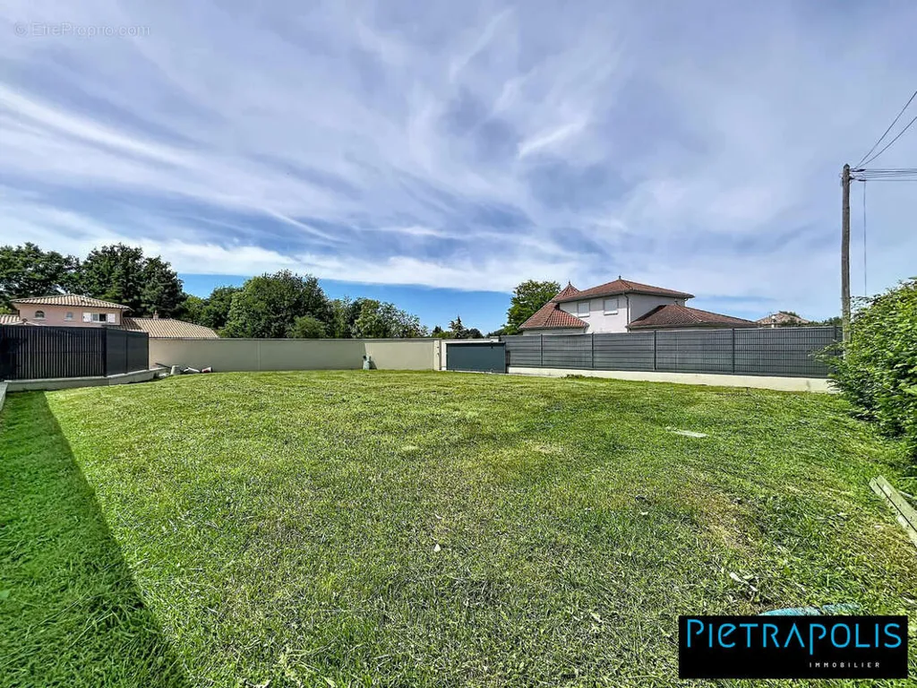 Aed - Constructible Plot with Portion in Sainte-Euphemie