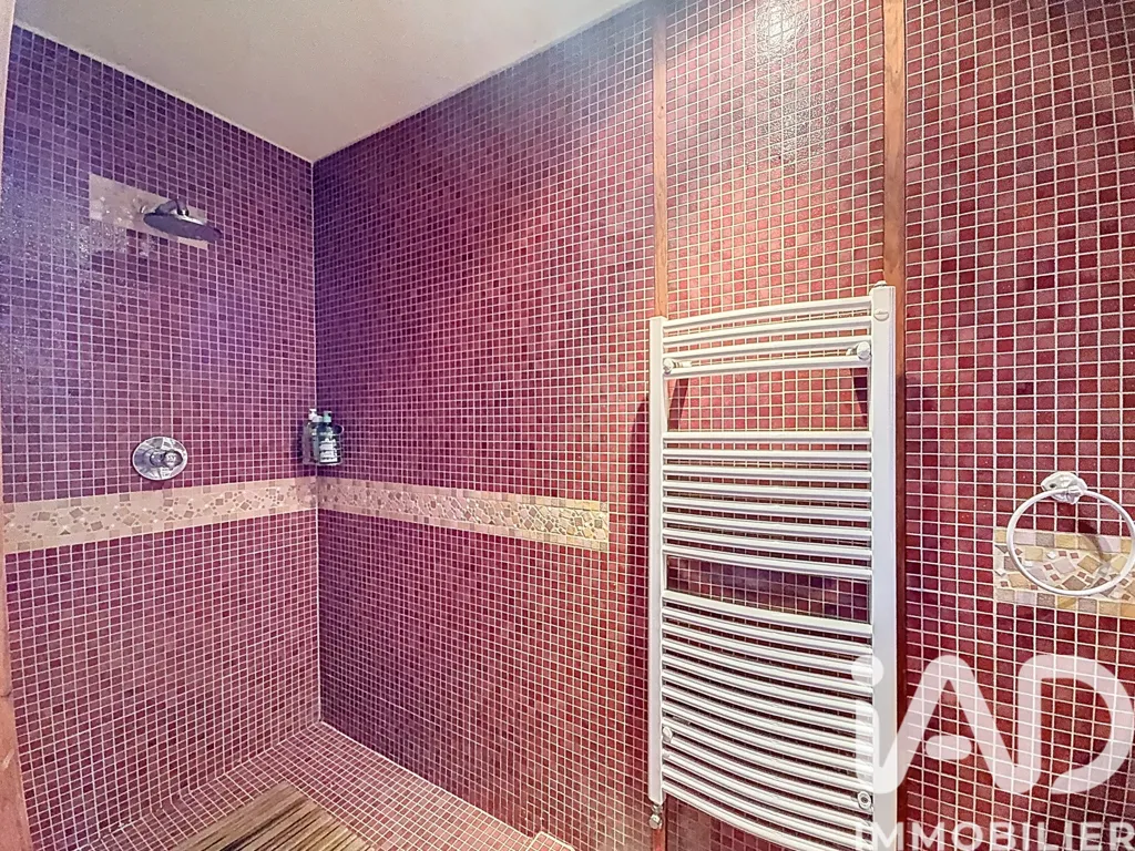 Salles de bain - Villa de Luxe avec Cour Pavée à Wissous