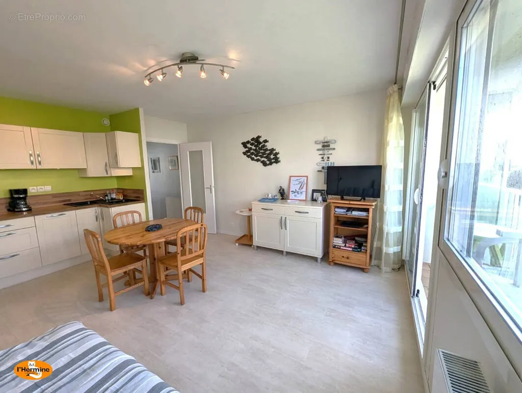 Kitchen - Bright 2-Bed Flat near Port in Nice