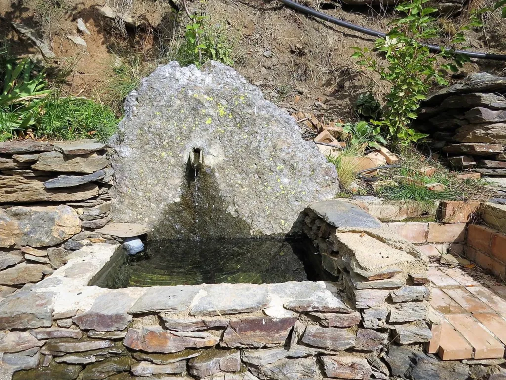Giardino - High-Quality Mountain Cortijo with Spring in Válor