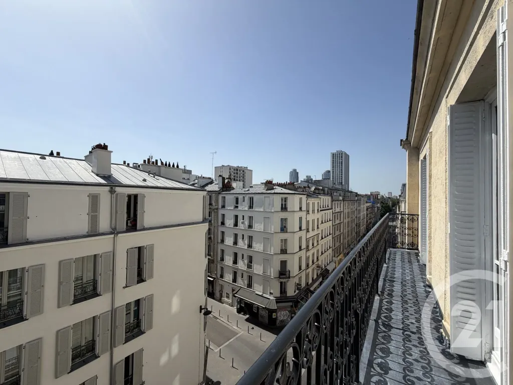 Rõdu - 6-Piece Parisian Flat with Balcony in 19ème