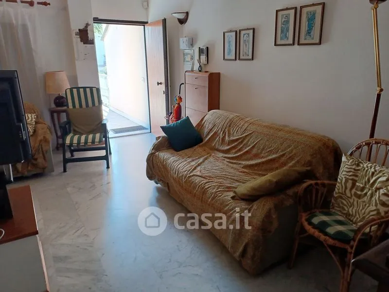 Elutuba - Rear-Adjoining Villa with Garden in Ameglia