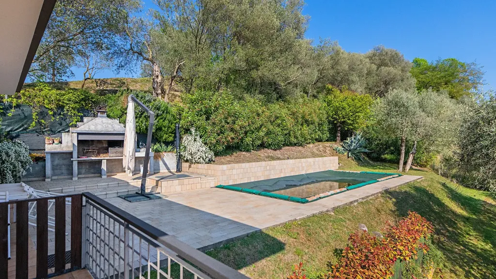 Piscine - Villa with Private Garden and Pool in Gardone Riviera