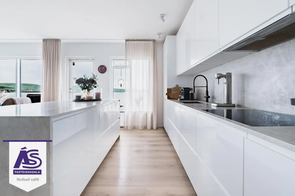 Cucina - Newly Built Duplex with Garden in Skarðshlíð