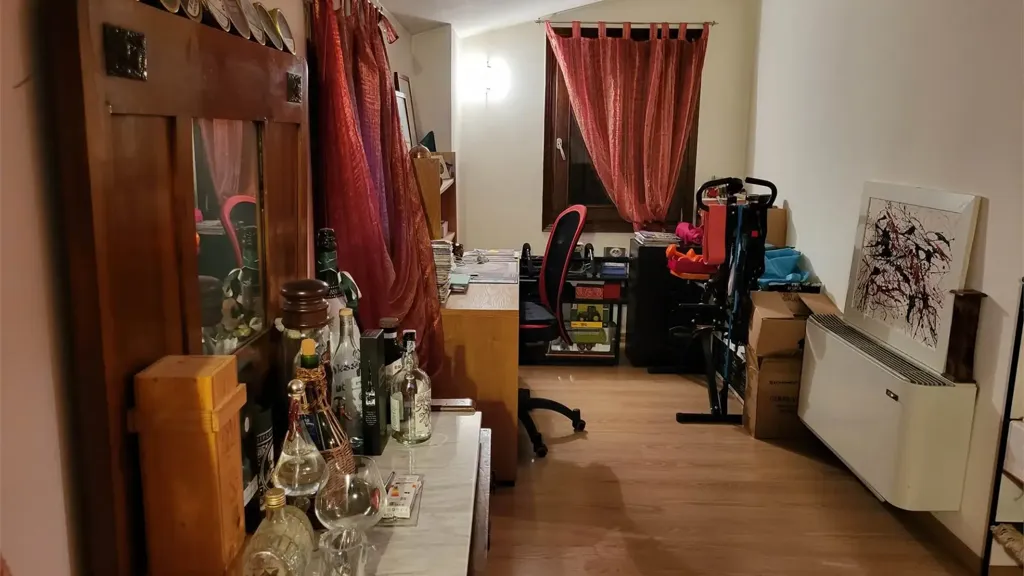 Esik - Villa with Extensive Garden near Montebelluna