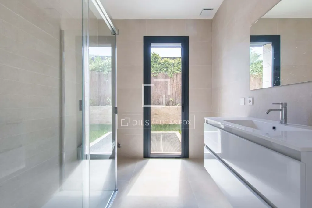 Bathrooms - Chalet with Pool in Las Lomas, Boadilla del Monte