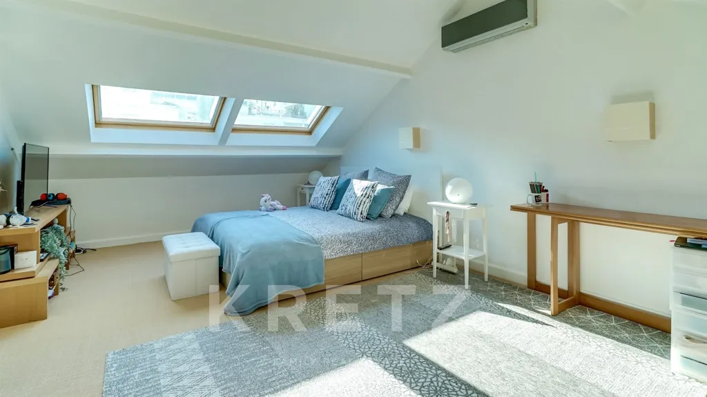 Magamistoad - Secluded Renovated House with Garden in Boulogne Billancourt
