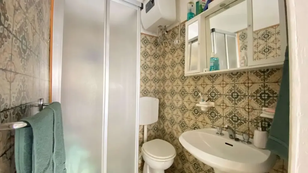 Bagni - House Portion with Potential in Tomaselli, Castel Ivano