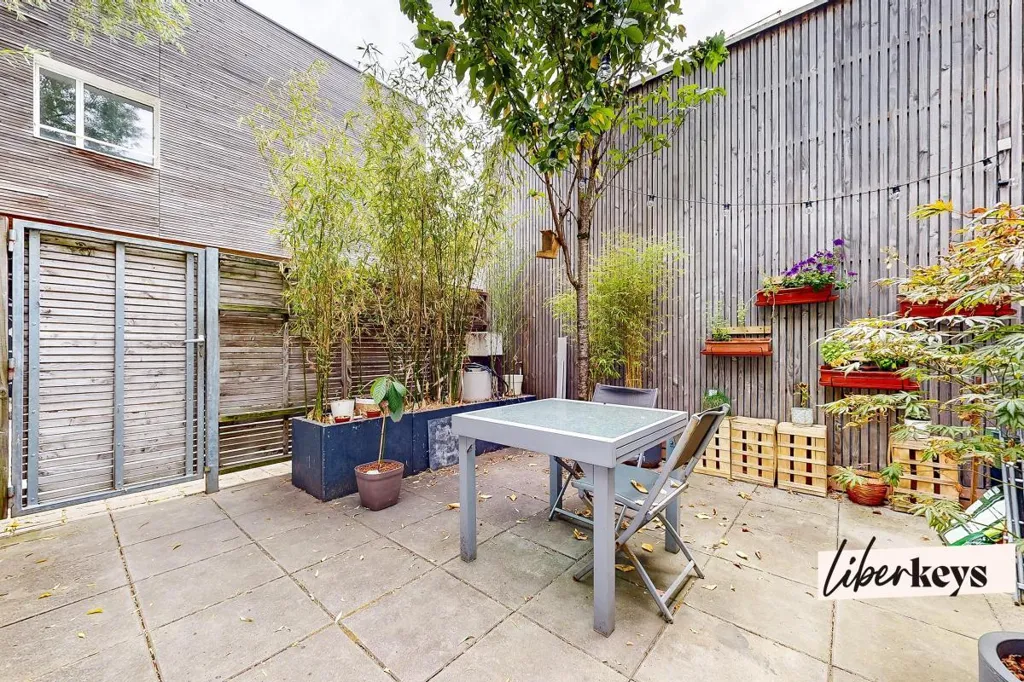 Terrasse - Maison Récente avec Patio à Nantes