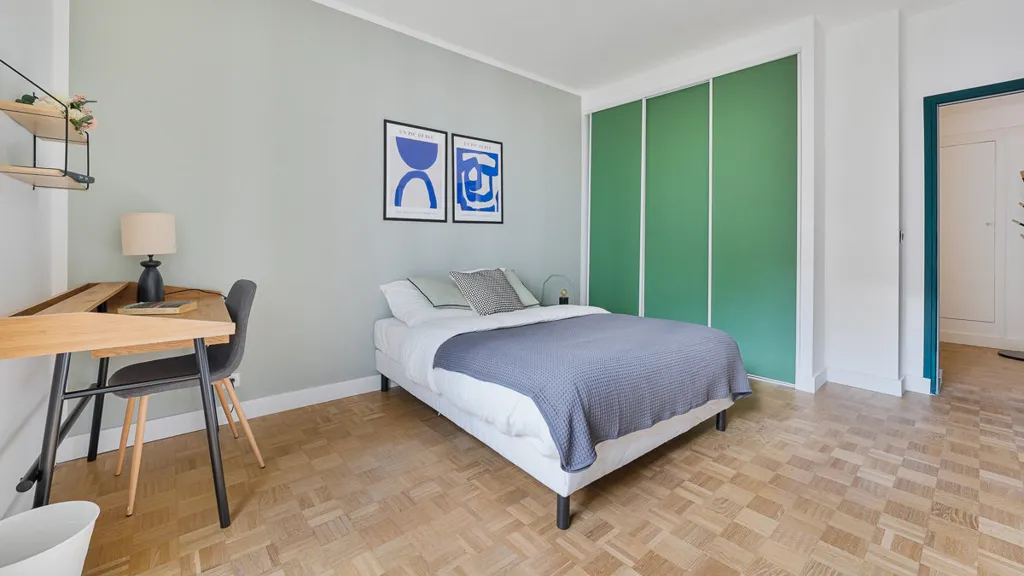 Bedrooms - 1-Bedroom Flat with Seine View in Paris 16e