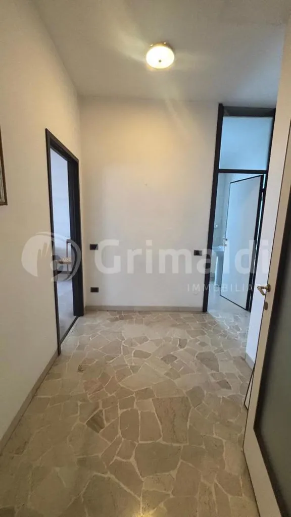 Esik - Apartment with Triple Aspect in Abbiategrasso