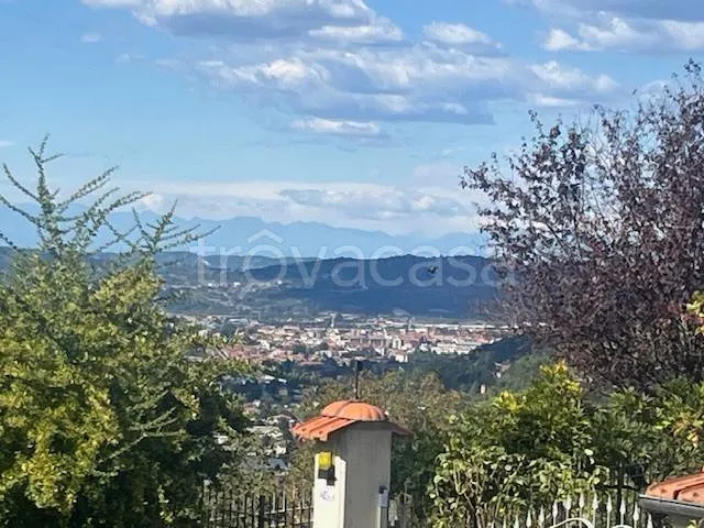Apartment with Panoramic View in Rodello