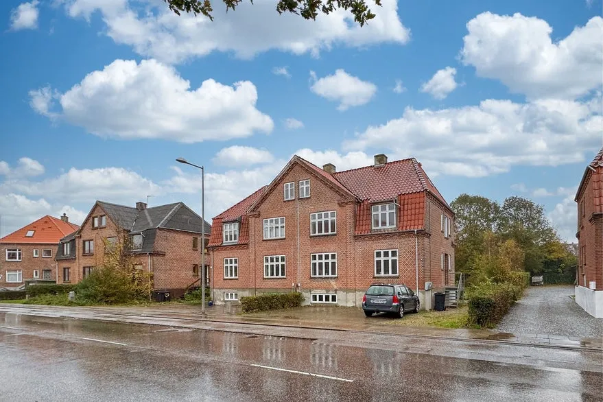 Extérieur - Red Brick Rental Property with Parking in Aalborg