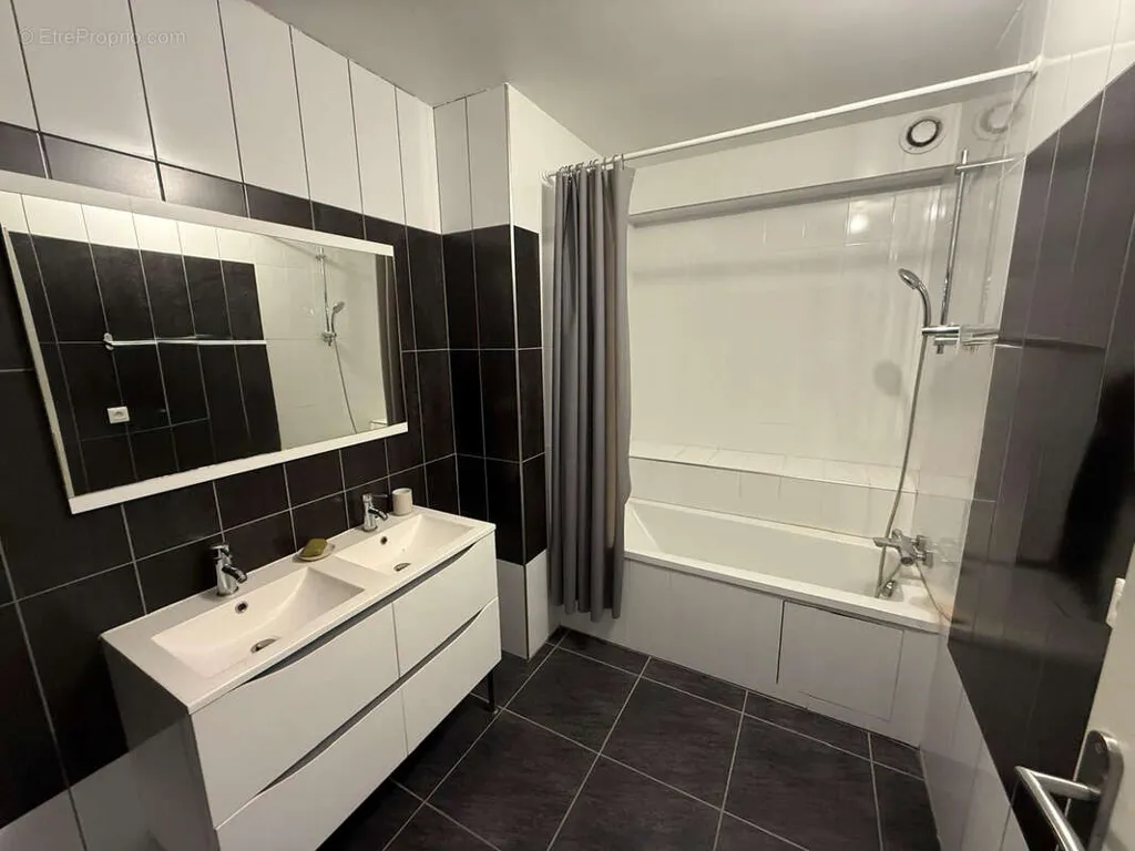 Vannitoad - Spacious Apartment with Balcony in Thiers