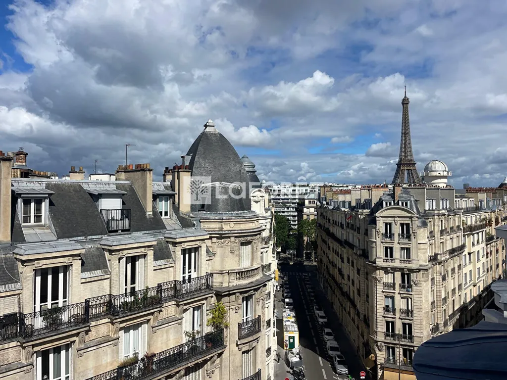 Balcone - Service Room with Eiffel View in Paris 15th