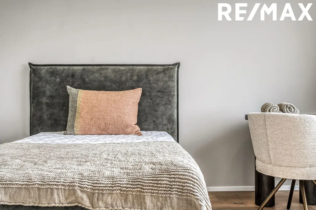 Chambres - 5-Bed Apartment with Balcony in Álftanes
