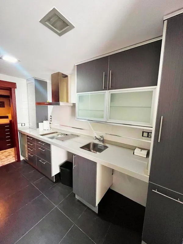 Kitchen - 3-Bedroom Flat with Terrace in Reyes