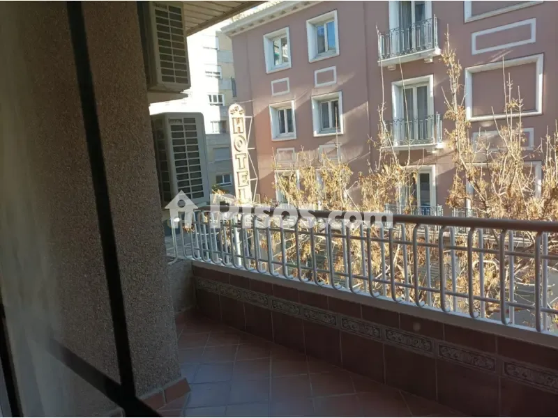 Balcon - Modernised Flat with Balcony in City Centre