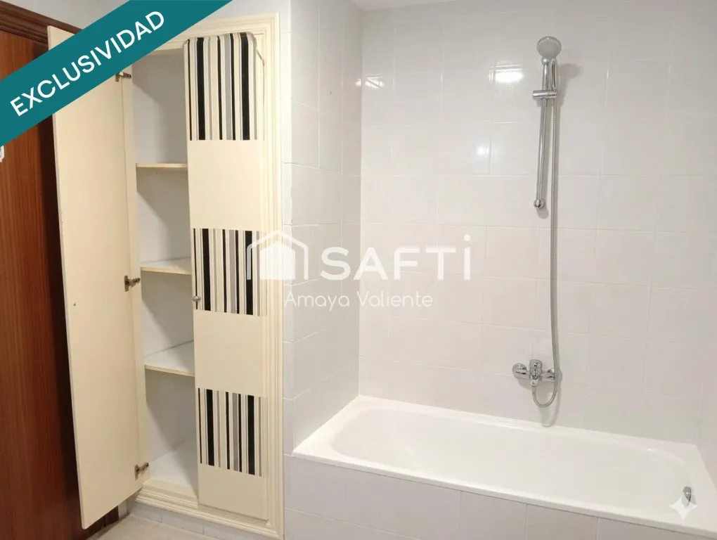 Salles de bain - Spacious Apartment with 100m² Terrace in Andorra