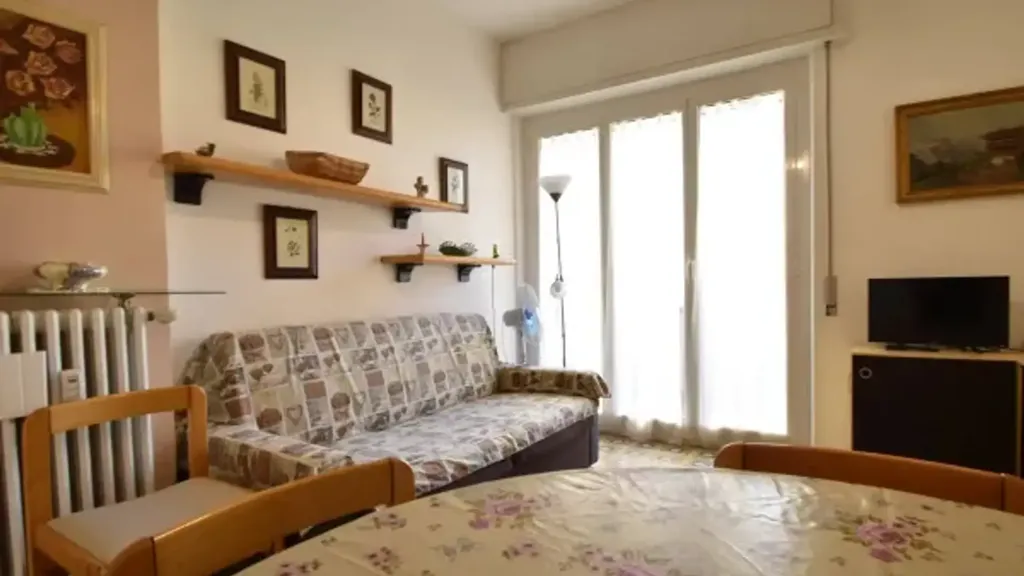 Séjour - Spacious 3-Room Apartment with Balcony in Loano