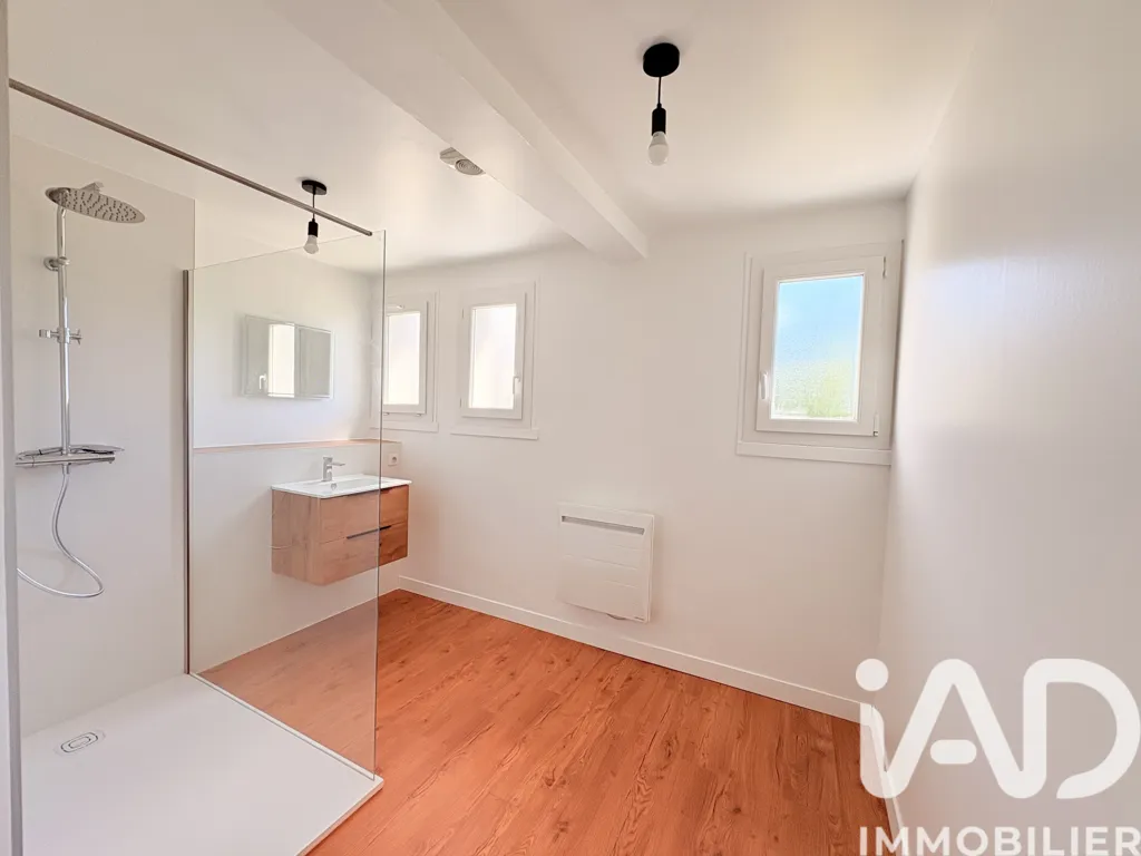 Salles de bain - Maison Individuelle avec Jardin et Terrasse à Cantal