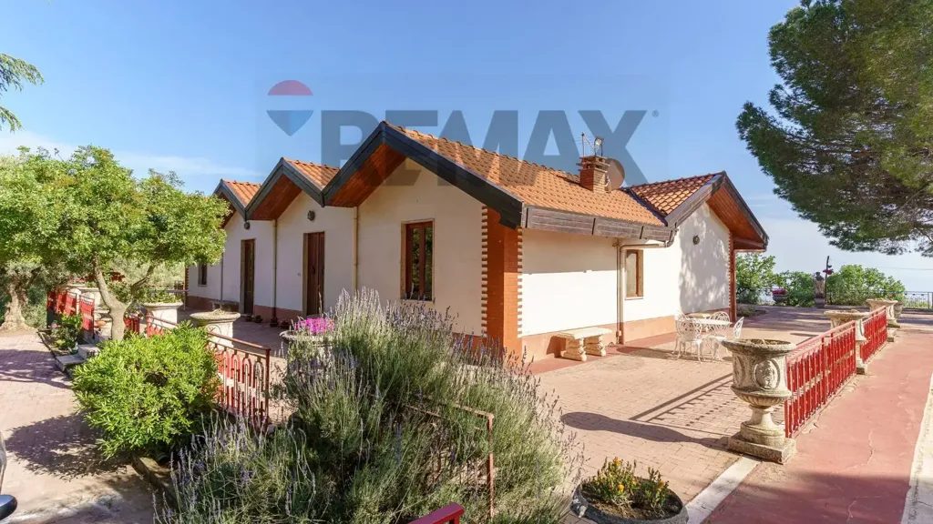 Extérieur - Villa with Panoramic Pool in Biancavilla