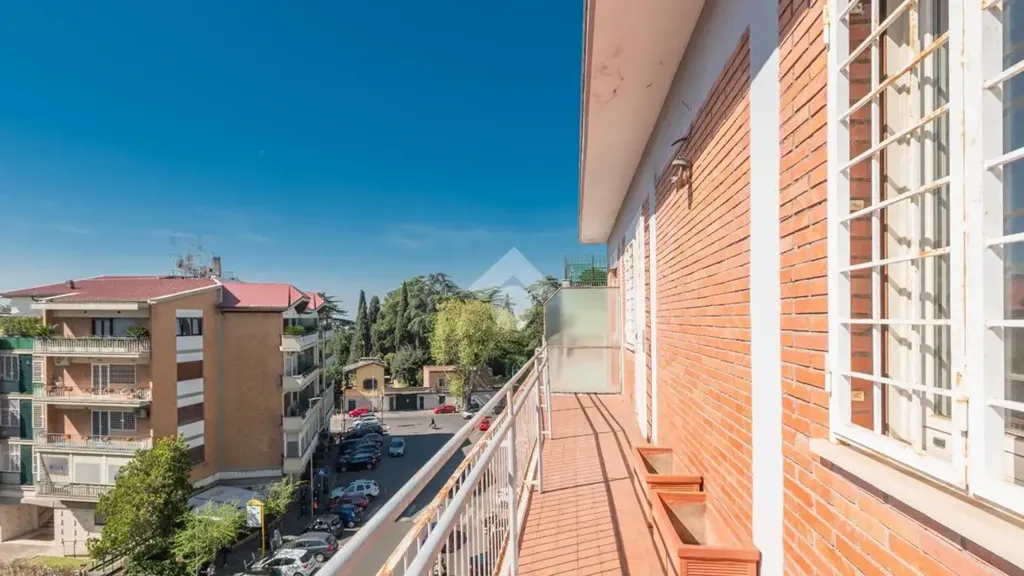 Balcone - Apartment with Panoramic Balcony in Rome