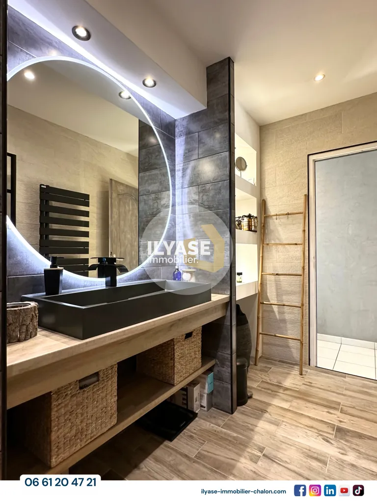 Salles de bain - Maison avec Piscine dans une Impasse Calme à Fragnes-La Loyère