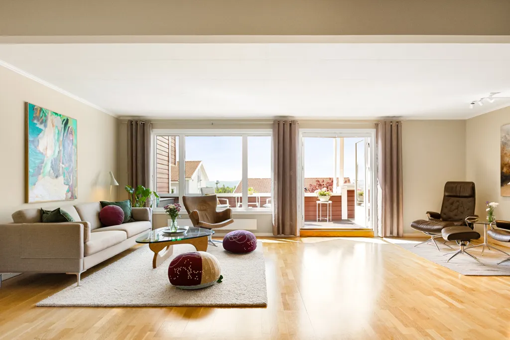 Living Room - Spacious Terraced House with Terrace in Quiet Area
