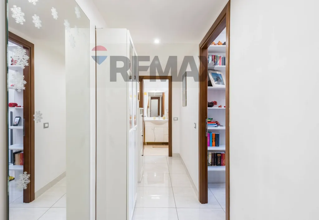 Esik - Trilocale with Balcony in Rome
