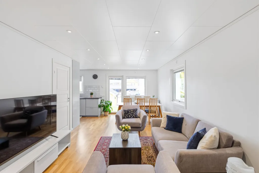 Elutuba - Two-Home Estate with Generous Outdoor Space in Jönköping