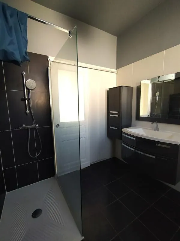 Salles de bain - Maison en Pierre avec Jardin à Agen