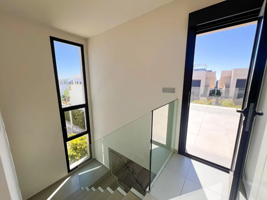 Pièces - Contemporary Villa with Pool in Rojales