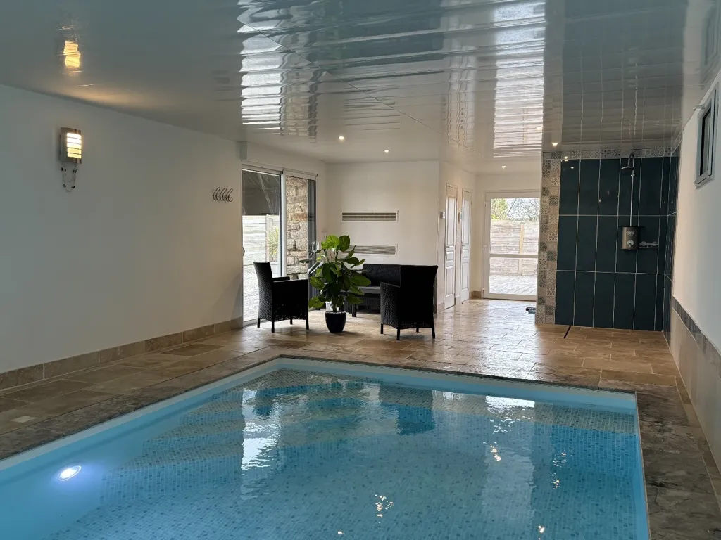 Piscina - Historic Granite Property with Piscine in Scaër