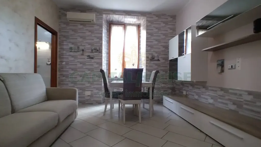 Elutuba - Armed Two-Bedroom Flat with Balcony in Capua
