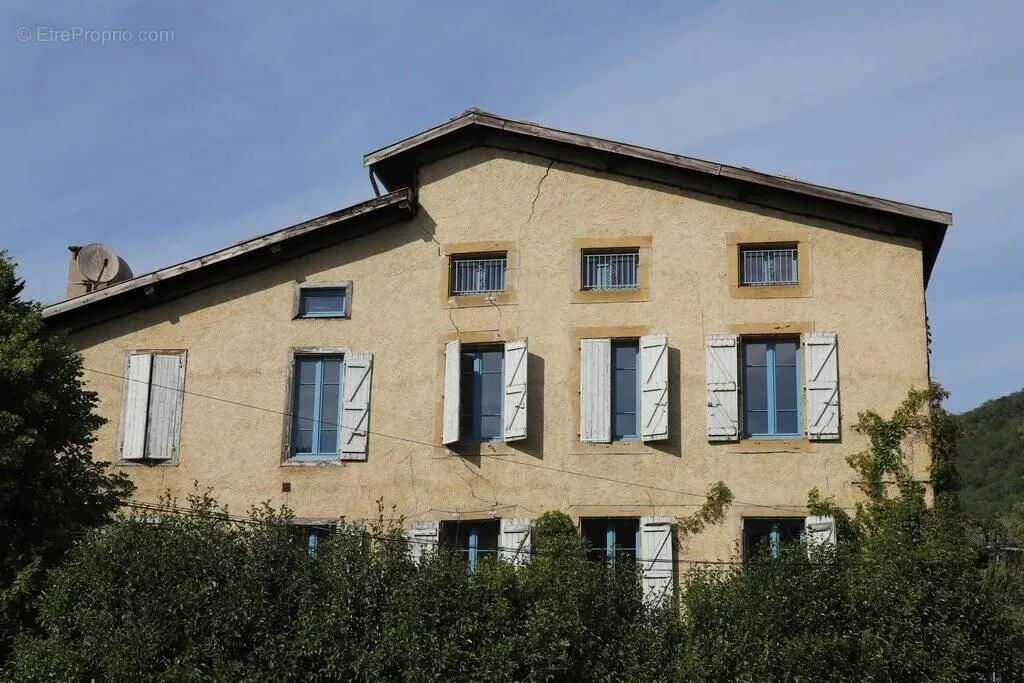 Välivaade - Renovated Multi-Unit Building with Parking in Foix