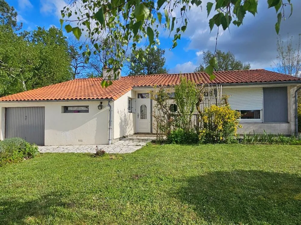 Välivaade - Pavilion with Garden near Angoulême