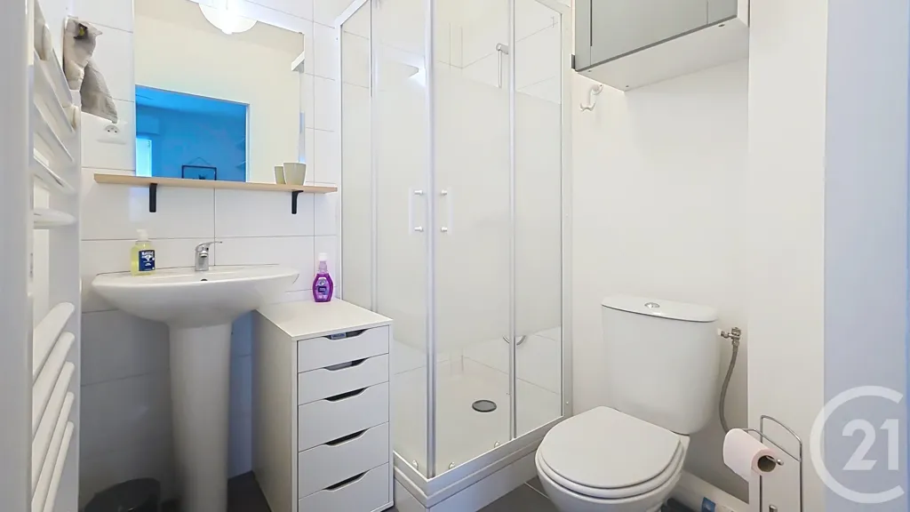 Salles de bain - Studio Meublé Près de la Gare à Sartrouville