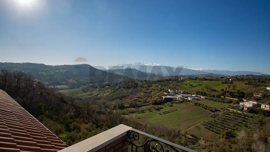 Terrasse - Contemporary Villa with Panoramic Views in Chieti