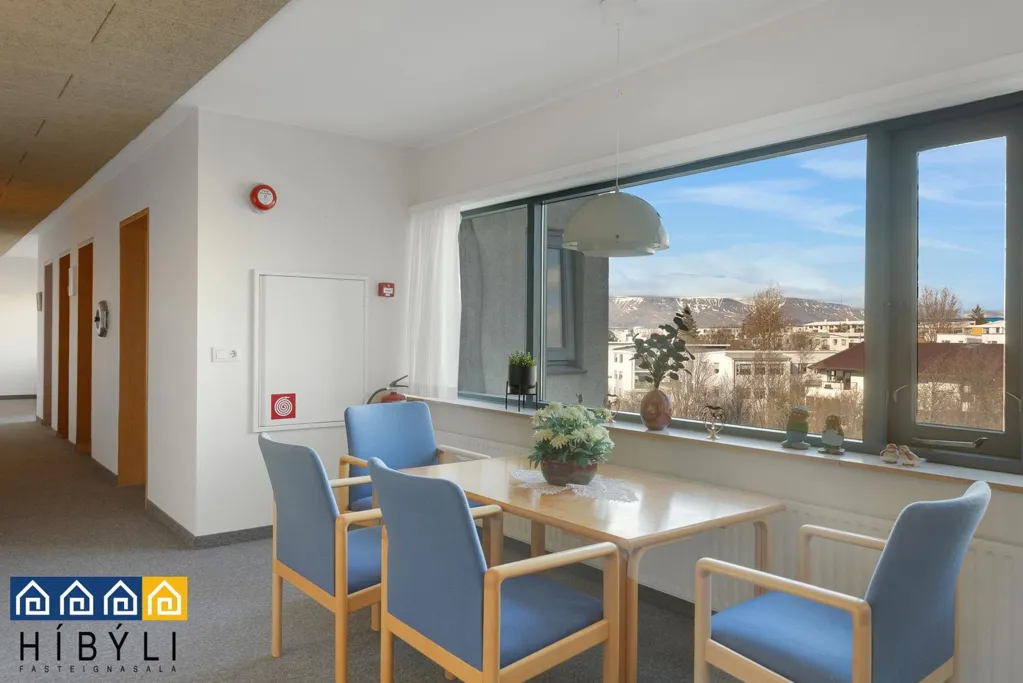 Söögituba - Two-Bedroom Apartment with Elevator in Reykjavik