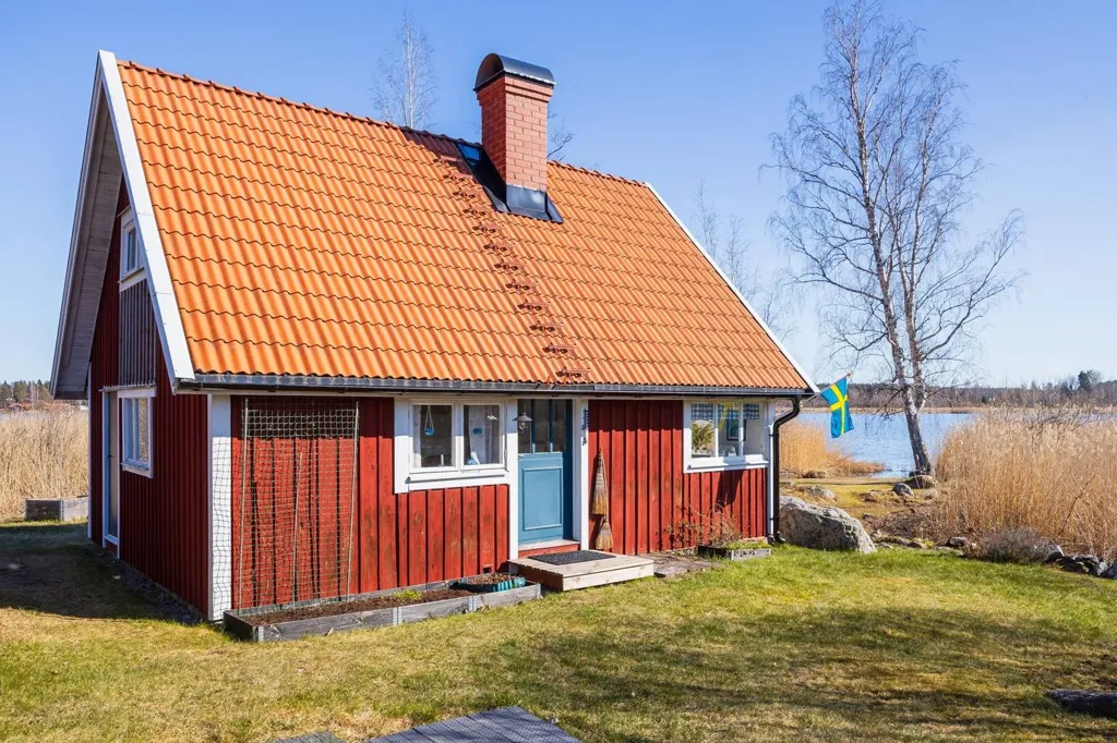 Exterior - Cottage with Private Beachfront near Gävle