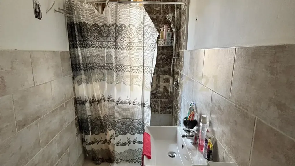 Salles de bain - Spacious Flat to Renovate in Catania